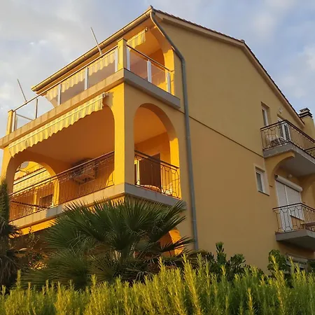 Apartment Snjezana 8 *
